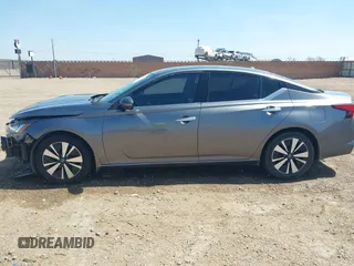 2019 Nissan Altima 2.5 SV with VIN 1N4BL4DV0KC175997, listed as a IAAI auction lot 41884416 with 92,969 mi miles. Bid and sale history available at carsss.com. Image 15.