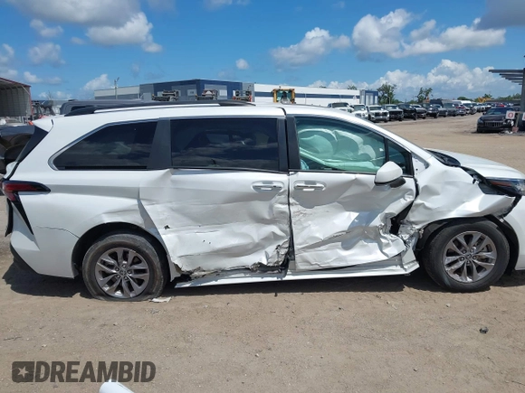 2022 Toyota Sienna XLE с VIN 5TDYRKECXNS074912, выставлен на аукционе IAAI как лот 42266527 с пробегом 59 596 миль миль и . История ставок и продаж доступна на DreamBid. Изображение 13.