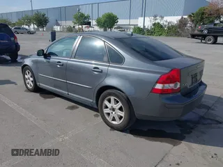 2007 Volvo S40 2.4L with VIN YV1MS390X72262259, listed as a IAAI auction lot 42092033 with 103,153 mi miles. Bid and sale history available at carsss.com. Image 3.