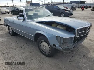 1988 Mercedes-Benz 560 SL with VIN WDBBA48D8JA090190, listed as a Copart auction lot 85241444 with 197,013 mi miles and Salvage Title. Bid and sale history available at carsss.com. Image 4.