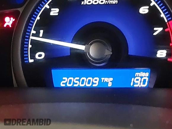 2008 Honda Civic LX z VIN 1HGFA16558L069455, wystawiony jako IAAI lot #41623815 z przebiegiem 205 009 mil mil oraz . Historia ofert i sprzedaży dostępna na DreamBid. Obrazek 14.