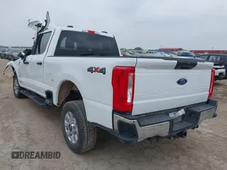 2024 Ford F-250 XL z VIN 1FT7W2BT5RED79934, wystawiony jako IAAI lot #42303040 z przebiegiem 39 011 mil mil oraz . Historia ofert i sprzedaży dostępna na DreamBid. Obrazek 3.