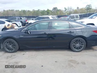 2021 Toyota Avalon Hybrid XSE z VIN 4T1EA1AB2MU002741, wystawiony jako IAAI lot #41865444 z przebiegiem 141 196 mil mil oraz . Historia ofert i sprzedaży dostępna na DreamBid. Obrazek 14.