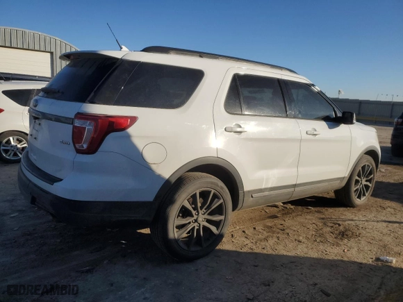 2018 Ford Explorer XLT with VIN 1FM5K8D82JGC02387, listed as a Copart auction lot 81814844 with 102,713 mi miles and Salvage Title. Bid and sale history available at carsss.com. Image 3.