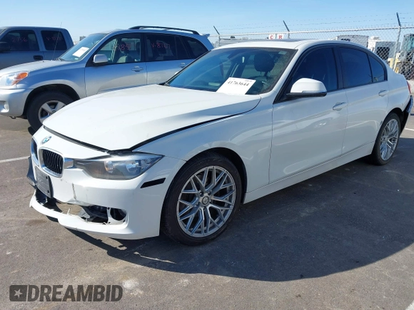 2015 BMW 3 Series 320i xDrive z VIN WBA3C3C55FK202033, wystawiony jako IAAI lot #41763644 z przebiegiem 90 816 mil mil oraz . Historia ofert i sprzedaży dostępna na DreamBid. Obrazek 17.