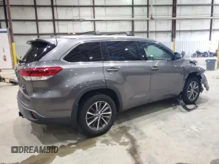 2018 Toyota Highlander SE z VIN 5TDJZRFH8JS556874, wystawiony jako Copart lot #60459645 z przebiegiem 108 118 mil mil oraz Nie do naprawy • Non repairable. Historia ofert i sprzedaży dostępna na DreamBid. Obrazek 3.