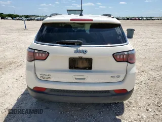 2018 Jeep Compass Altitude z VIN 3C4NJDBB0JT138862, wystawiony jako Copart lot #60074355 z przebiegiem 112 981 mil mil oraz Czysty tytuł • Clean title. Historia ofert i sprzedaży dostępna na DreamBid. Obrazek 6.
