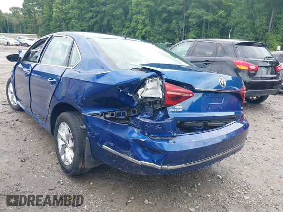 2017 Volkswagen Passat S z VIN 1VWAT7A3XHC023967, wystawiony jako IAAI lot #41442472 z przebiegiem 29 905 mil mil oraz . Historia ofert i sprzedaży dostępna na DreamBid. Obrazek 3.