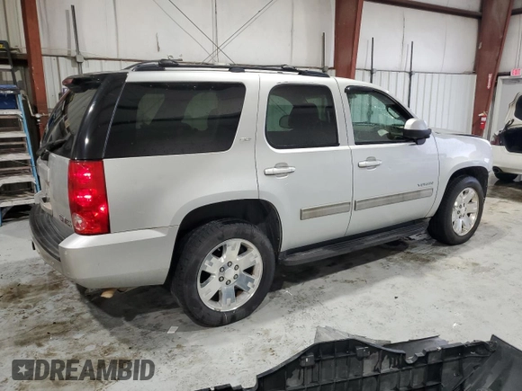 2010 GMC Yukon SLT with VIN 1GKUCCE07AR284702, listed as a Copart auction lot 71031564 with 113,708 mi miles and Salvage Title. Bid and sale history available at carsss.com. Image 3.