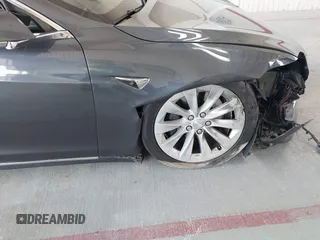 2018 Tesla Model S 75D с VIN 5YJSA1E2XJF246112, выставлен на аукционе IAAI как лот 42124379 с пробегом Не указан миль и . История ставок и продаж доступна на DreamBid. Изображение 6.