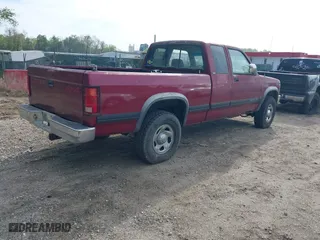 1996 Dodge Dakota with VIN 1B7GG23X0TS522196, listed as a IAAI auction lot 42101267 with 181,363 mi miles. Bid and sale history available at carsss.com. Image 4.