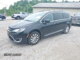 2018 Chrysler Pacifica Touring L z VIN 2C4RC1BG8JR262158, wystawiony jako IAAI lot #42182431 z przebiegiem 65 890 mil mil oraz . Historia ofert i sprzedaży dostępna na DreamBid. Obrazek 17.