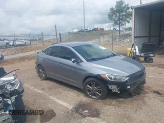 2017 Hyundai Elantra SE z VIN 5NPD84LF7HH119468, wystawiony jako IAAI lot #42060414 z przebiegiem 122 434 mil mil oraz . Historia ofert i sprzedaży dostępna na DreamBid. Obrazek 1.
