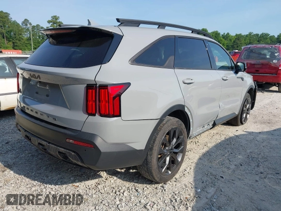 2022 Kia Sorento SX z VIN 5XYRKDLF8NG107713, wystawiony jako IAAI lot #42286802 z przebiegiem 53 718 mil mil oraz . Historia ofert i sprzedaży dostępna na DreamBid. Obrazek 4.