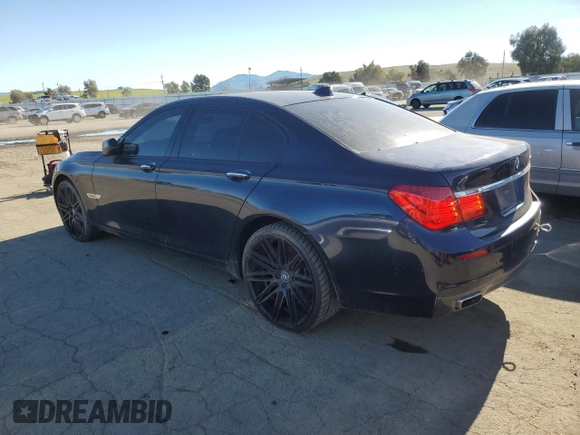 2012 BMW 7 Series 750i z VIN WBAKA8C52CCY37618, wystawiony jako Copart lot #87510215 z przebiegiem 113 512 mil mil oraz Czysty tytuł • Clean title. Historia ofert i sprzedaży dostępna na DreamBid. Obrazek 2.