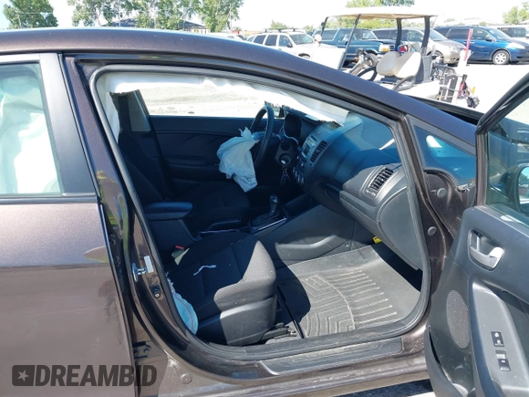 2018 Kia Forte LX with VIN 3KPFK4A70JE217385, listed as a IAAI auction lot 39955381 with 99,060 mi miles. Bid and sale history available at carsss.com. Image 5.