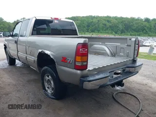 2000 Chevrolet Silverado 1500 LS with VIN 1GCEK19V6YE250619, listed as a IAAI auction lot 42130872 with Not Provided miles. Bid and sale history available at carsss.com. Image 3.