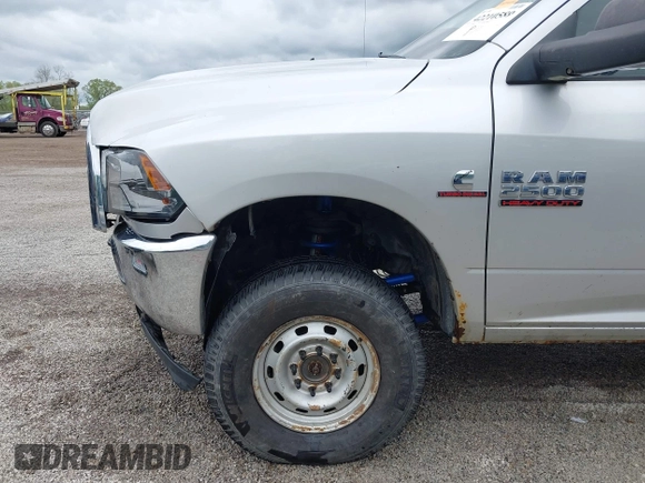 2013 Ram 2500 SLT z VIN 3C6UR5JL9DG571444, wystawiony jako IAAI lot #42210589 z przebiegiem 143 029 mil mil oraz . Historia ofert i sprzedaży dostępna na DreamBid. Obrazek 17.