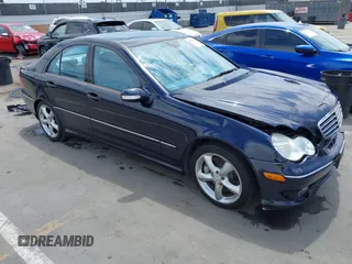 2005 Mercedes-Benz C 230 Kompressor z VIN WDBRF40J85F563743, wystawiony jako IAAI lot #42173922 z przebiegiem 43 639 mil mil oraz . Historia ofert i sprzedaży dostępna na DreamBid. Obrazek 1.