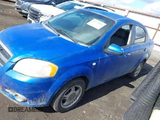 2008 Chevrolet Aveo LS z VIN KL1TD566X8B259886, wystawiony jako IAAI lot #41739803 z przebiegiem 204 878 mil mil oraz . Historia ofert i sprzedaży dostępna na DreamBid. Obrazek 2.