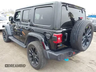 2023 Jeep Wrangler Sahara z VIN 1C4JJXP6XPW556327, wystawiony jako IAAI lot #41784532 z przebiegiem 39 918 mil mil oraz . Historia ofert i sprzedaży dostępna na DreamBid. Obrazek 3.