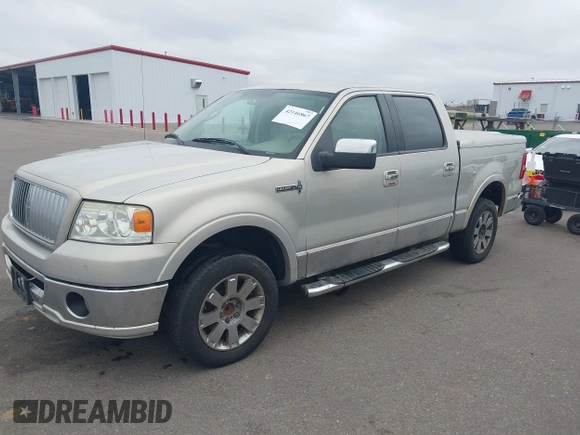 2006 Lincoln Mark LT with VIN 5LTPW185X6FJ17249, listed as a IAAI auction lot 42146867 with 1 mi miles. Bid and sale history available at carsss.com. Image 17.