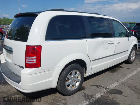 2010 Chrysler Town & Country Touring z VIN 2A4RR5D17AR189762, wystawiony jako IAAI lot #42188586 z przebiegiem 185 173 mil mil oraz . Historia ofert i sprzedaży dostępna na DreamBid. Obrazek 4.