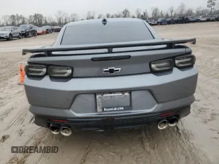 2021 Chevrolet Camaro ZL1 with VIN 1G1FJ1R61M0140058, listed as a Copart auction lot 43051595 with 29,896 mi miles and Clean Title. Bid and sale history available at carsss.com. Image 6.