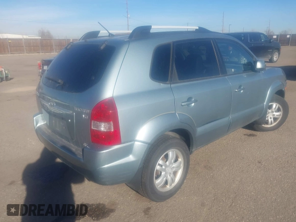 2007 Hyundai Tucson SE with VIN KM8JN72D47U591043, listed as a IAAI auction lot 41516429 with 111,902 mi miles and . Bid and sale history available at DreamBid. Image 4.
