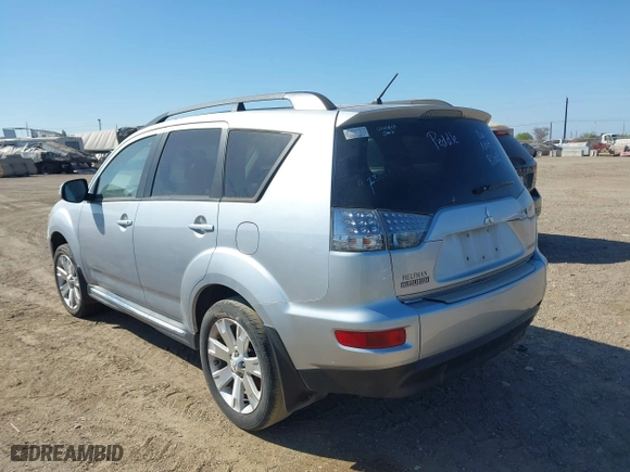 2013 Mitsubishi Outlander SE with VIN JA4AS3AW2DU014140, listed as a IAAI auction lot 41771630 with 197,318 mi miles. Bid and sale history available at carsss.com. Image 3.