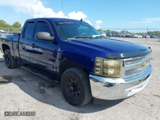 2013 Chevrolet Silverado 1500 LT with VIN 1GCRCSE05DZ104746, listed as a IAAI auction lot 41937647 with 193,426 mi miles. Bid and sale history available at carsss.com. Image 1.