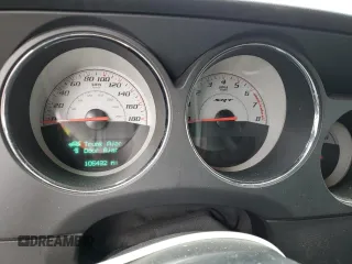 2014 Dodge Challenger SRT-8 z VIN 2C3CDYCJ1EH258264, wystawiony jako Copart lot #75100064 z przebiegiem 105 432 mil mil oraz Szkoda całkowita • Salvage title. Historia ofert i sprzedaży dostępna na DreamBid. Obrazek 9.