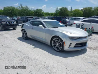 2018 Chevrolet Camaro 1LT z VIN 1G1FB1RSXJ0121174, wystawiony jako IAAI lot #42084287 z przebiegiem 75 977 mil mil oraz . Historia ofert i sprzedaży dostępna na DreamBid. Obrazek 1.