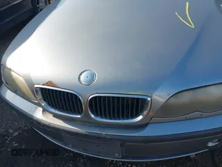 2005 BMW 3 Series 325xi with VIN WBAEU33495PR16004, listed as a IAAI auction lot 41927931 with 999,999 mi miles. Bid and sale history available at carsss.com. Image 10.