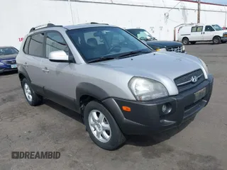 2005 Hyundai Tucson GLS with VIN KM8JN72D55U048197, listed as a IAAI auction lot 42011506 with 157,130 mi miles. Bid and sale history available at carsss.com. Image 1.