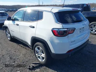 2023 Jeep Compass Sport z VIN 3C4NJDANXPT546354, wystawiony jako IAAI lot #41220246 z przebiegiem 32 506 mil mil oraz . Historia ofert i sprzedaży dostępna na DreamBid. Obrazek 3.