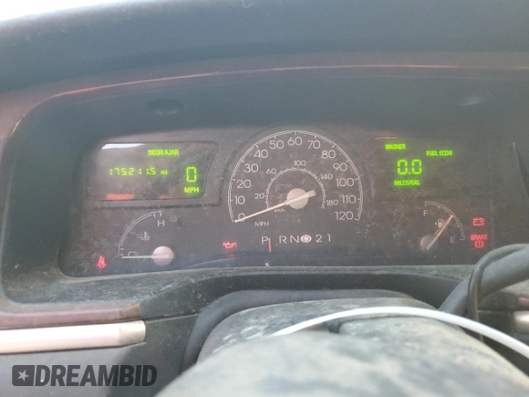 2003 Lincoln Town Car Executive z VIN 1L1FM81W23Y609867, wystawiony jako Copart lot #89137665 z przebiegiem 175 211 mil mil oraz Szkoda całkowita • Salvage title. Historia ofert i sprzedaży dostępna na DreamBid. Obrazek 9.