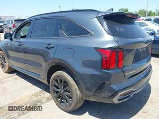 2023 Kia Sorento SX z VIN 5XYRK4LF3PG242259, wystawiony jako IAAI lot #41970398 z przebiegiem 31 293 mil mil oraz . Historia ofert i sprzedaży dostępna na DreamBid. Obrazek 3.