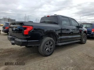 2024 Ford F-150 Lightning XLT z VIN 1FTVW3LK0RWG05326, wystawiony jako Copart lot #55842435 z przebiegiem 23 914 mil mil oraz Czysty tytuł • Clean title. Historia ofert i sprzedaży dostępna na DreamBid. Obrazek 3.