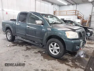 2004 Nissan Titan LE with VIN 1N6AA07B14N511618, listed as a IAAI auction lot 41336419 with 195,863 mi miles. Bid and sale history available at carsss.com. Image 1.