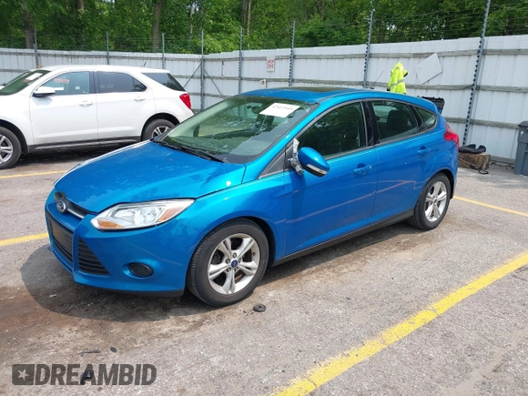 2014 Ford Focus SE z VIN 1FADP3K27EL459969, wystawiony jako IAAI lot #42412165 z przebiegiem 77 055 mil mil oraz . Historia ofert i sprzedaży dostępna na DreamBid. Obrazek 2.