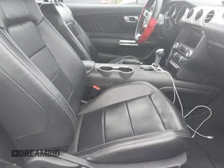 2022 Ford Mustang EcoBoost z VIN 1FATP8UH3N5104988, wystawiony jako IAAI lot #42320593 z przebiegiem 51 101 mil mil oraz . Historia ofert i sprzedaży dostępna na DreamBid. Obrazek 5.