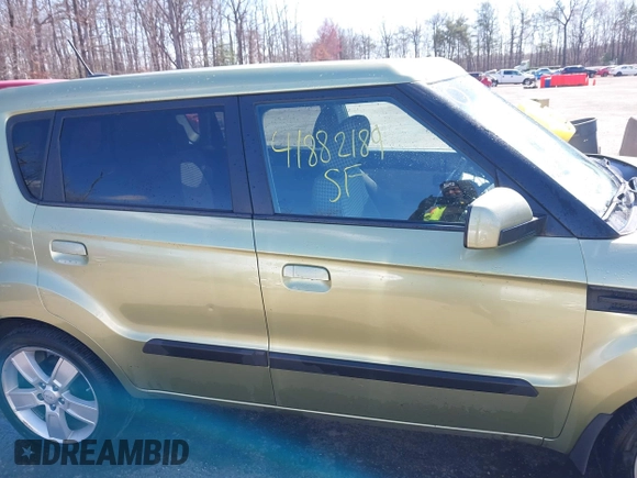 2010 Kia Soul + with VIN KNDJT2A25A7079729, listed as a IAAI auction lot 41882189 with 146,367 mi miles. Bid and sale history available at carsss.com. Image 13.