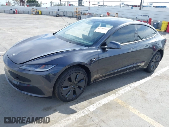 2025 Tesla Model 3 Long Range z VIN 5YJ3E1EA0SF915571, wystawiony jako IAAI lot #42247609 z przebiegiem 3 901 mil mil oraz . Historia ofert i sprzedaży dostępna na DreamBid. Obrazek 20.