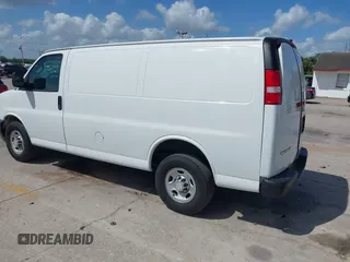 2017 Chevrolet Express Cargo z VIN 1GCWGAFF0H1298823, wystawiony jako IAAI lot #41933843 z przebiegiem 75 213 mil mil oraz . Historia ofert i sprzedaży dostępna na DreamBid. Obrazek 3.