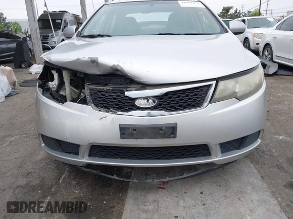 2013 Kia Forte LX with VIN KNAFT4A21D5739585, listed as a IAAI auction lot 42097213 with 195,500 mi miles. Bid and sale history available at carsss.com. Image 6.