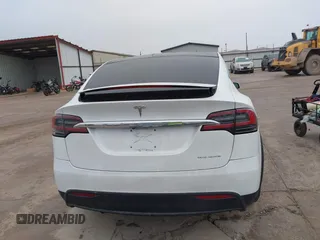 2020 Tesla Model X Long Range with VIN 5YJXCDE2XLF284847, listed as a IAAI auction lot 41595151 with 29,466 mi miles. Bid and sale history available at carsss.com. Image 17.