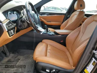 2019 BMW 5 Series 530i xDrive z VIN WBAJA7C51KG911480, wystawiony jako Copart lot #58219105 z przebiegiem 67 557 mil mil oraz Szkoda całkowita • Salvage title. Historia ofert i sprzedaży dostępna na DreamBid. Obrazek 7.
