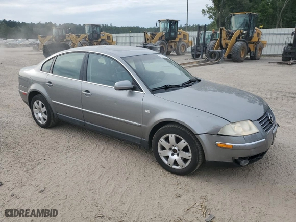 2003 Volkswagen Passat GLX with VIN WVWRH63B63E304098, listed as a Copart auction lot 71213254 with 41,925 mi miles and Salvage Title. Bid and sale history available at carsss.com. Image 4.