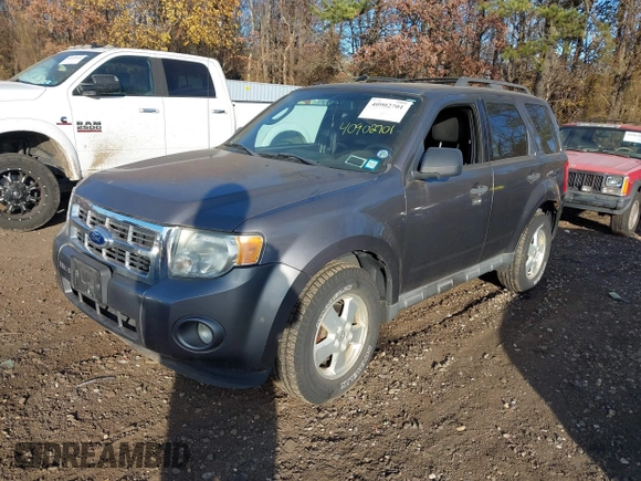 2010 Ford Escape XLT z VIN 1FMCU9DG7AKD41622, wystawiony jako IAAI lot #40902701 z przebiegiem 298 933 mil mil oraz . Historia ofert i sprzedaży dostępna na DreamBid. Obrazek 2.